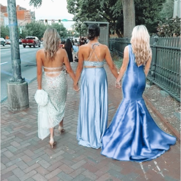 SILVER AND WHITE PROM DRESS 0-4 - Picture 2 of 3